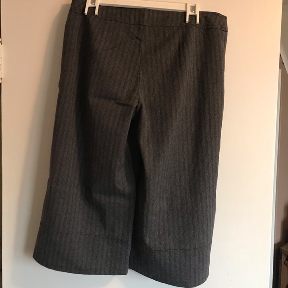 Smart Set Dress Capris - Picture 3 of 4